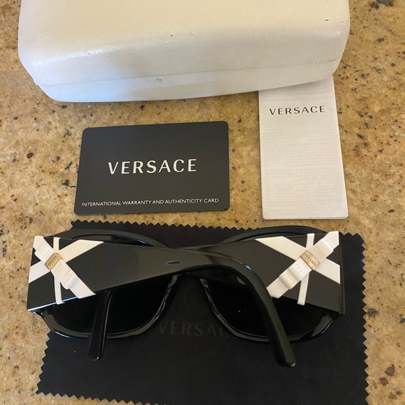 Versace Sunglasses - Picture 3 of 6